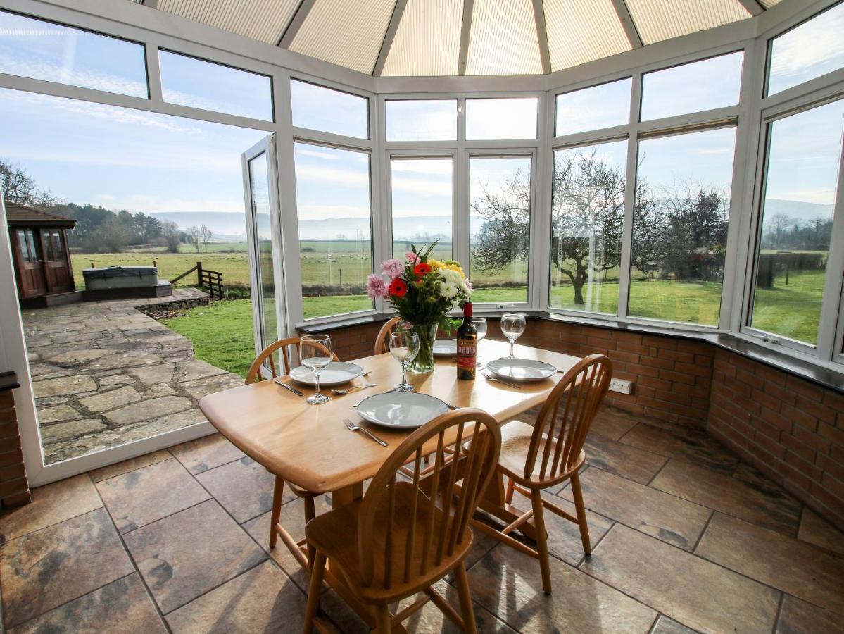 Bicton Lea Villa Acton  Eksteriør bilde