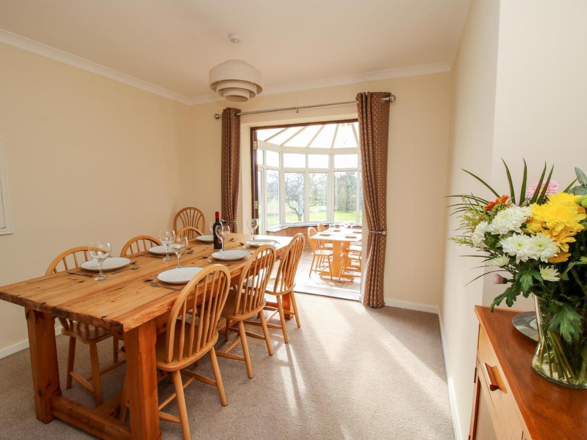 Bicton Lea Villa Acton  Eksteriør bilde