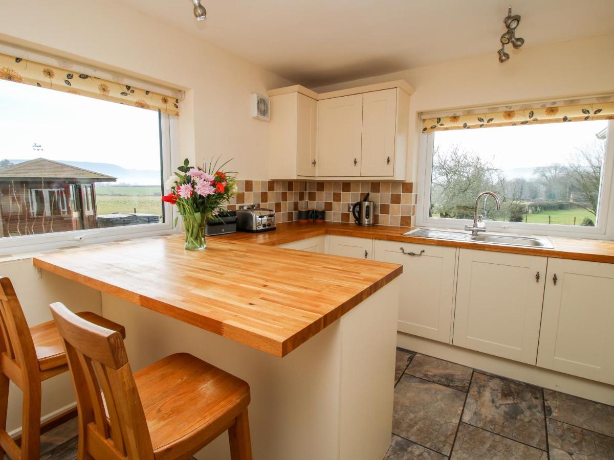 Bicton Lea Villa Acton  Eksteriør bilde