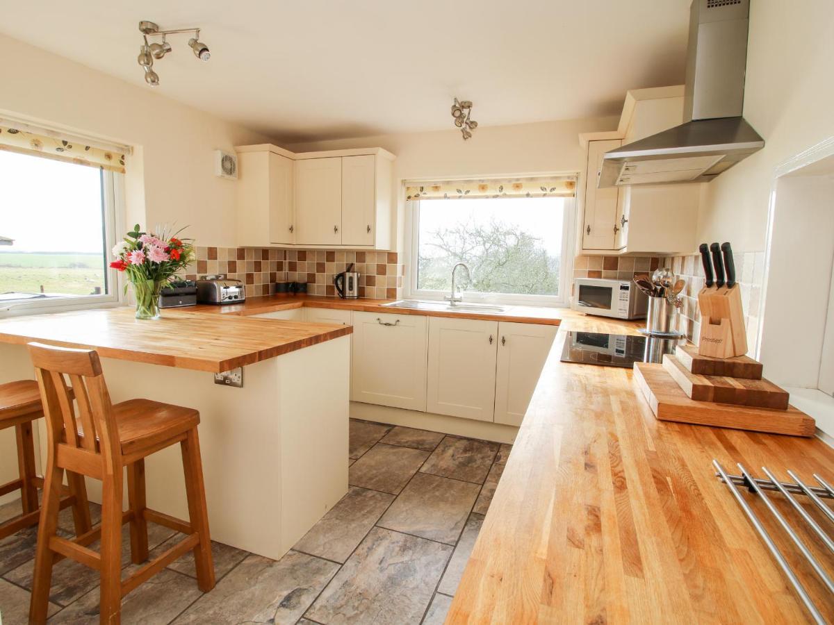 Bicton Lea Villa Acton  Eksteriør bilde